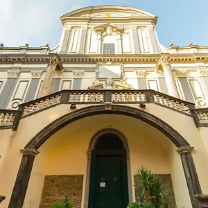 Apartment Casana On Christmas Alley By Napoliapartments, Naples